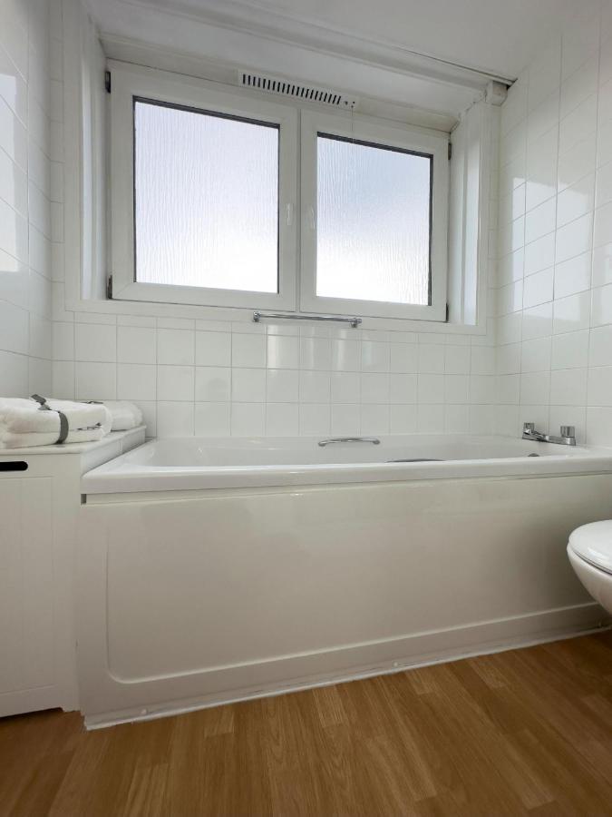 Scandi Style Apartment With Stunning Views Linlithgow Bagian luar foto