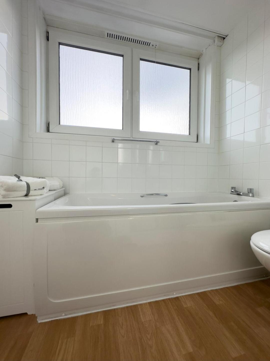 Scandi Style Apartment With Stunning Views Linlithgow Bagian luar foto